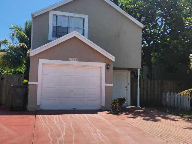 Дом в аренду по адресу 5884 Dewberry Way - фото 6592530