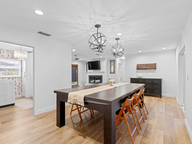 Дом в аренду по адресу 1039 NW 8th Street - фото 6593951