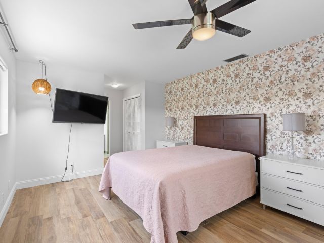 Дом в аренду по адресу 1039 NW 8th Street - фото 6593953