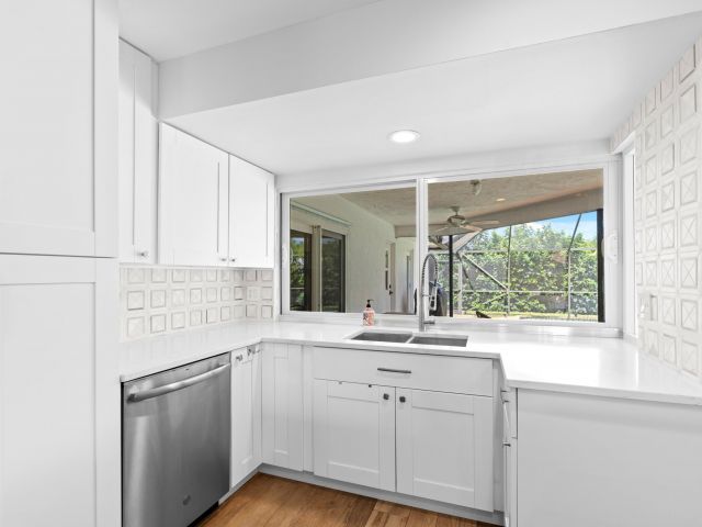 Дом в аренду по адресу 1039 NW 8th Street - фото 6593954