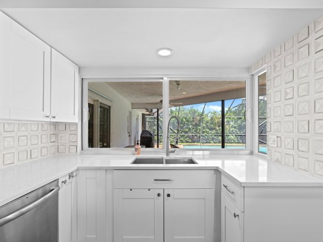 Дом в аренду по адресу 1039 NW 8th Street - фото 6593955