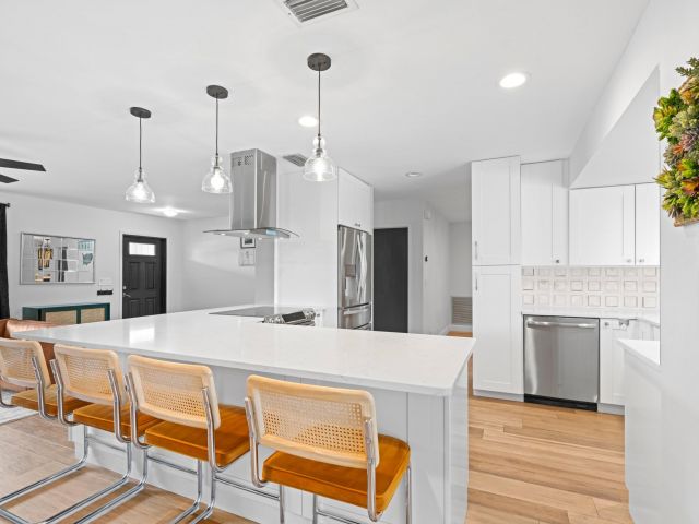 Дом в аренду по адресу 1039 NW 8th Street - фото 6593958