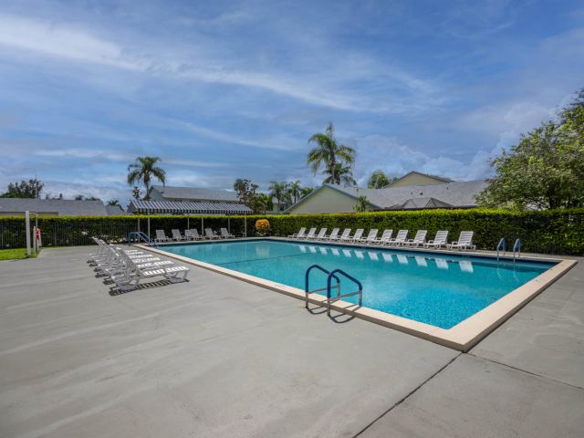 Дом в аренду по адресу 9109 SW 21st Street E - фото 6593699