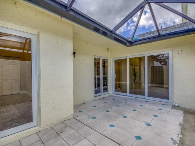 Дом в аренду по адресу 9109 SW 21st Street E - фото 6593700