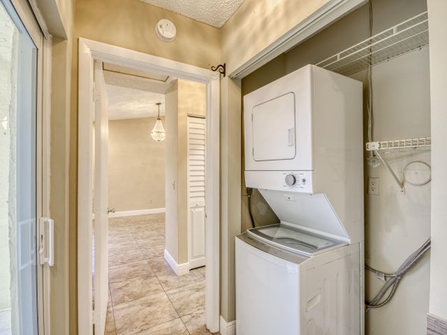 Дом в аренду по адресу 9109 SW 21st Street E - фото 6593702