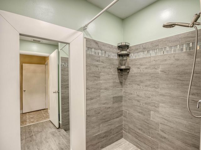 Дом в аренду по адресу 9109 SW 21st Street E - фото 6593707