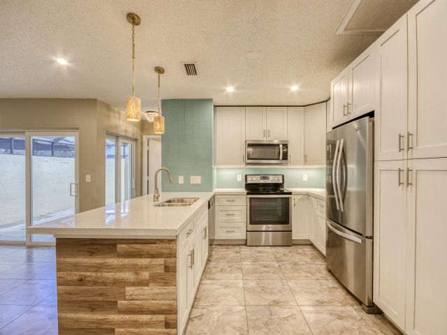 Дом в аренду по адресу 9109 SW 21st Street E - фото 6593710