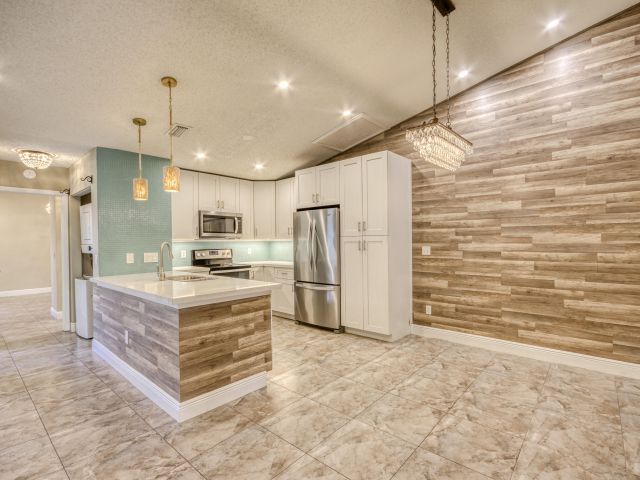 Дом в аренду по адресу 9109 SW 21st Street E - фото 6593711