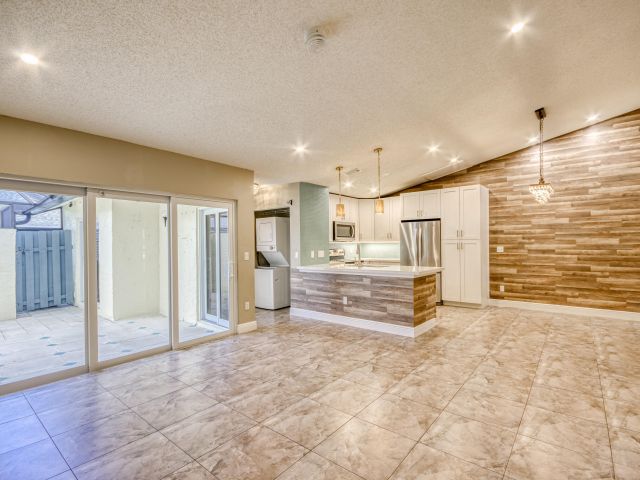 Дом в аренду по адресу 9109 SW 21st Street E - фото 6593713