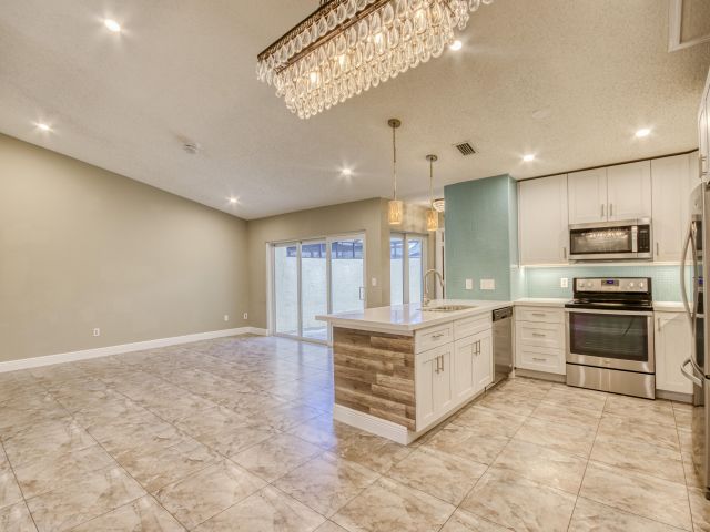 Дом в аренду по адресу 9109 SW 21st Street E - фото 6593716