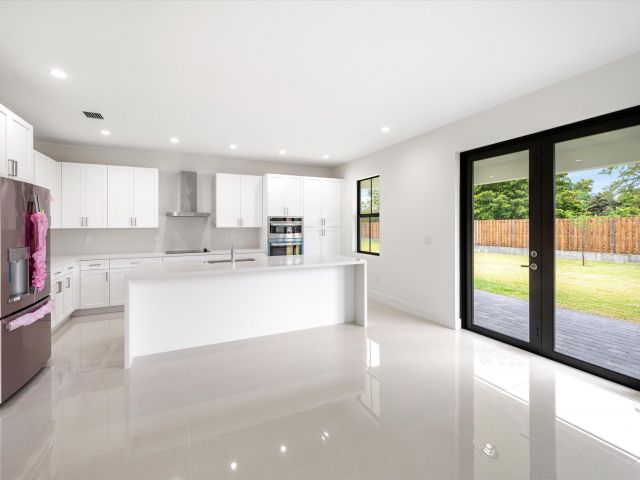 Продажа дома по адресу 355 SW 87th Avenue - фото 6679424