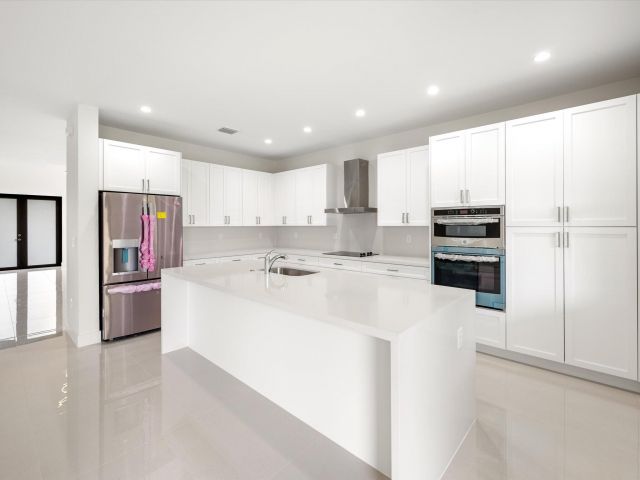 Продажа дома по адресу 355 SW 87th Avenue - фото 6679426