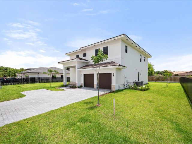 Продажа дома по адресу 355 SW 87th Avenue - фото 6679434