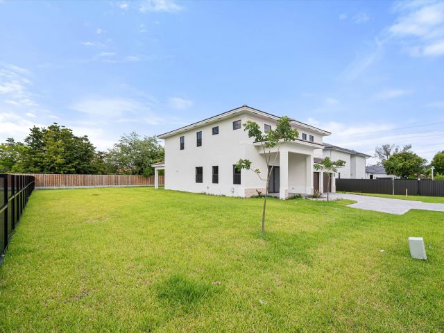 Продажа дома по адресу 355 SW 87th Avenue - фото 6679435