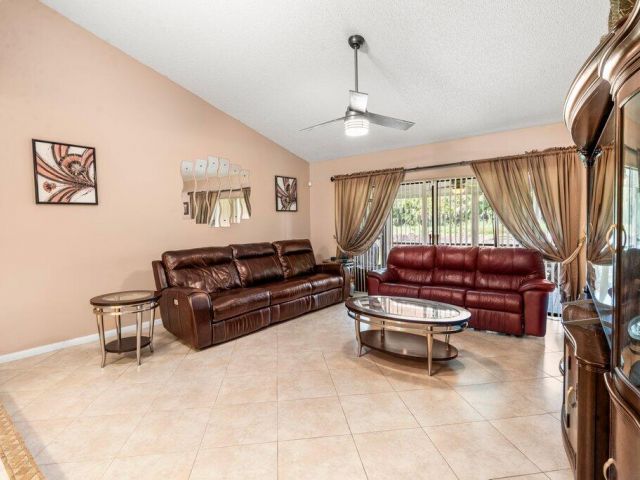 Продажа дома по адресу 10633 Greenbriar Court - фото 6593586