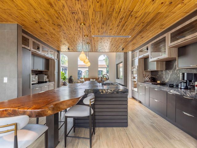 Продажа дома по адресу 290 NW 6th Street - фото 6593679