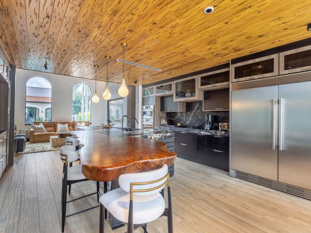 Продажа дома по адресу 290 NW 6th Street - фото 6593680