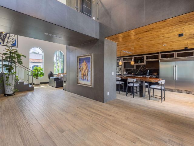 Продажа дома по адресу 290 NW 6th Street - фото 6593682