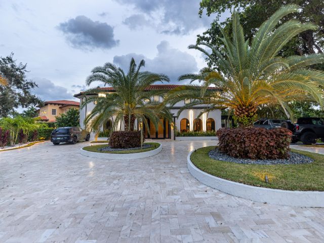 Продажа дома по адресу 290 NW 6th Street - фото 6593692