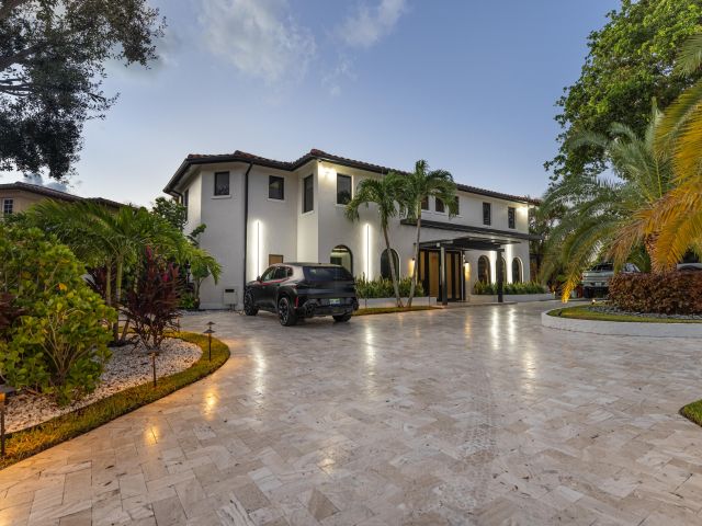 Продажа дома по адресу 290 NW 6th Street - фото 6593694