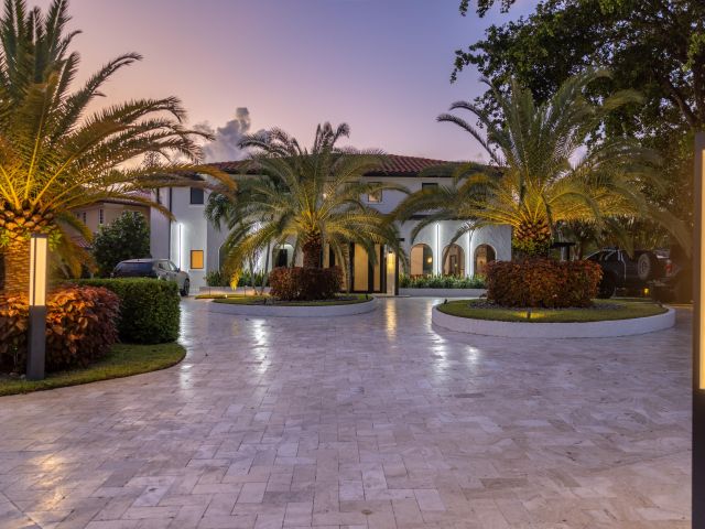 Продажа дома по адресу 290 NW 6th Street - фото 6593697