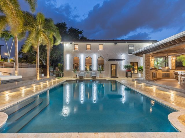 Продажа дома по адресу 290 NW 6th Street - фото 6593698