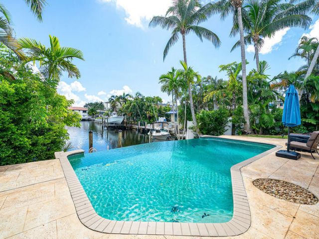 Продажа дома по адресу 3026 NE 6th Drive - фото 6592898