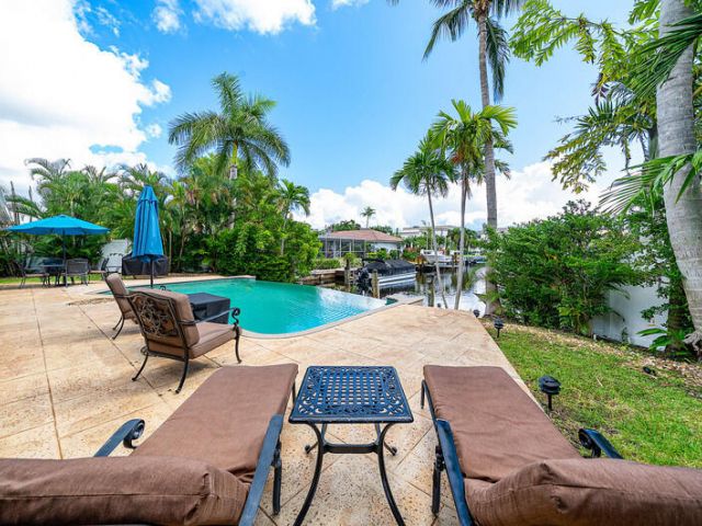 Продажа дома по адресу 3026 NE 6th Drive - фото 6592899