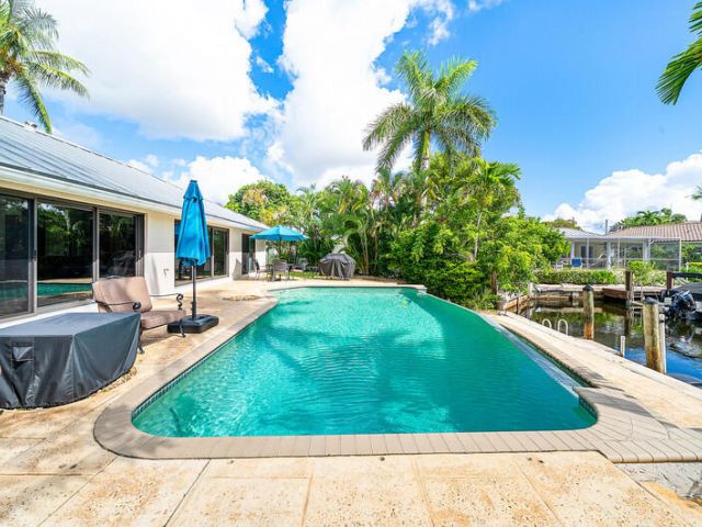 Продажа дома по адресу 3026 NE 6th Drive - фото 6592902