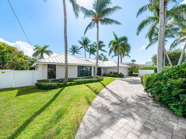 Продажа дома по адресу 3026 NE 6th Drive - фото 6592903