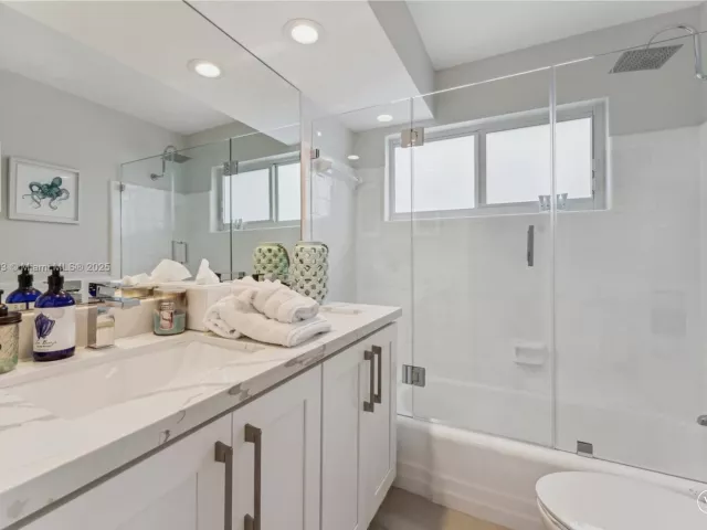 Дом в аренду по адресу 1424 NE 53rd Ct 0 - фото 6576783