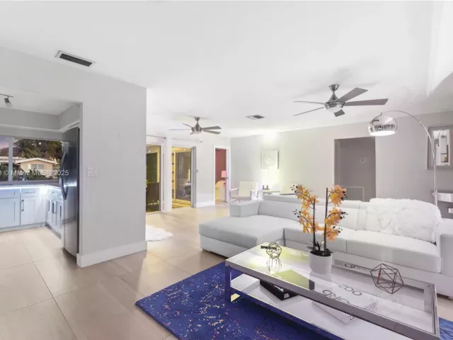 Дом в аренду по адресу 1424 NE 53rd Ct 0 - фото 6576786