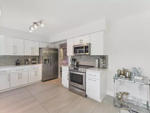 Дом в аренду по адресу 1424 NE 53rd Ct 0 - фото 6576789