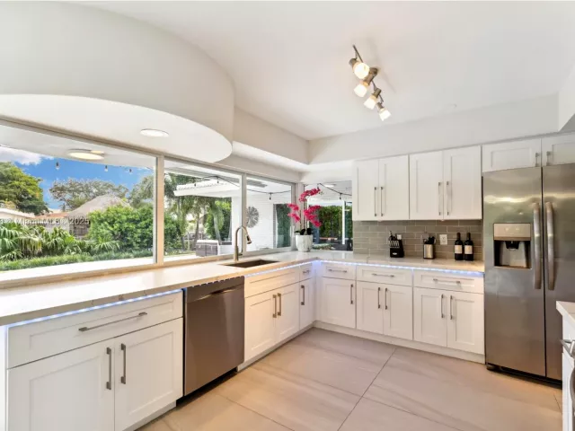 Дом в аренду по адресу 1424 NE 53rd Ct 0 - фото 6576790