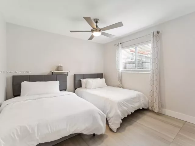 Дом в аренду по адресу 1424 NE 53rd Ct 0 - фото 6576781