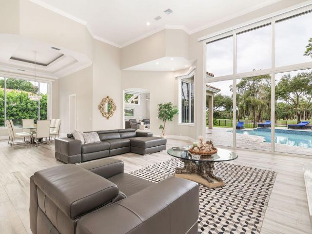 Продажа дома по адресу 1543 Breakers West Boulevard - фото 6592484