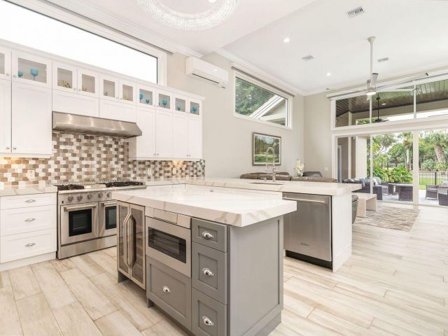 Продажа дома по адресу 1543 Breakers West Boulevard - фото 6708427