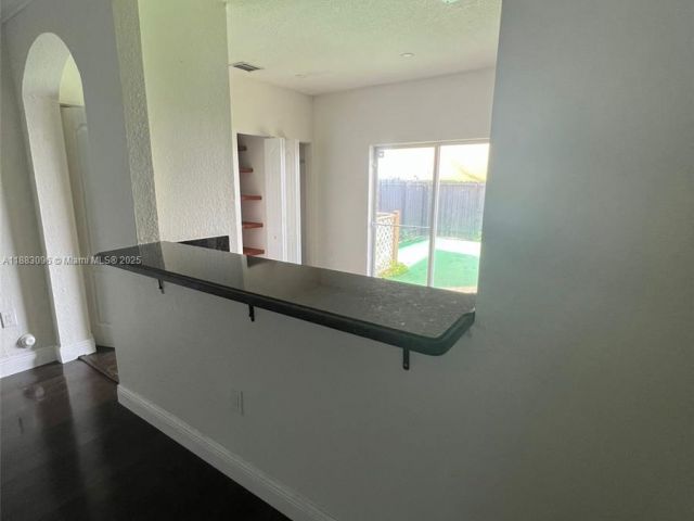 Дом в аренду по адресу 17018 SW 138th Ct 0 - фото 7466316