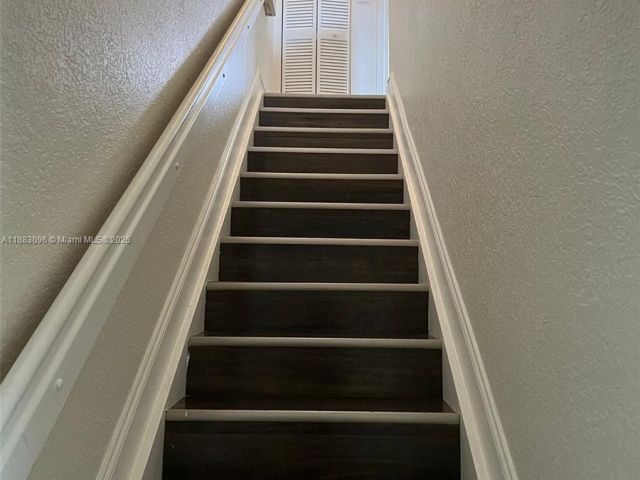 Дом в аренду по адресу 17018 SW 138th Ct 0 - фото 7466324