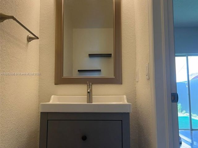 Дом в аренду по адресу 17018 SW 138th Ct 0 - фото 7466325