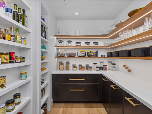 Продажа дома по адресу 230 George Bush Boulevard - фото 6595985