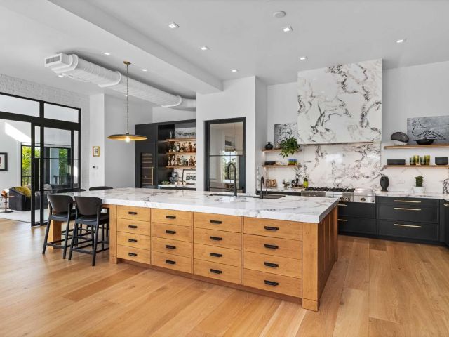 Продажа дома по адресу 230 George Bush Boulevard - фото 6595991