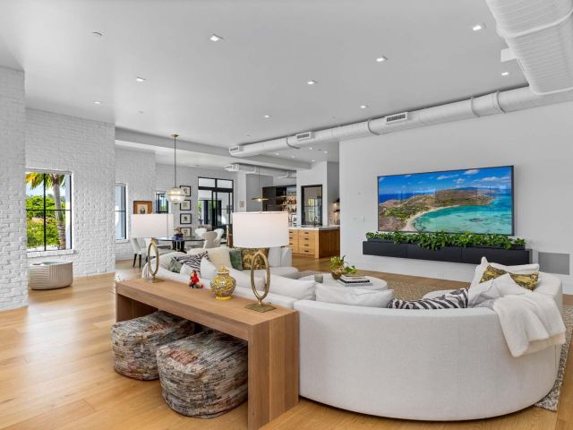 Продажа дома по адресу 230 George Bush Boulevard - фото 6595996