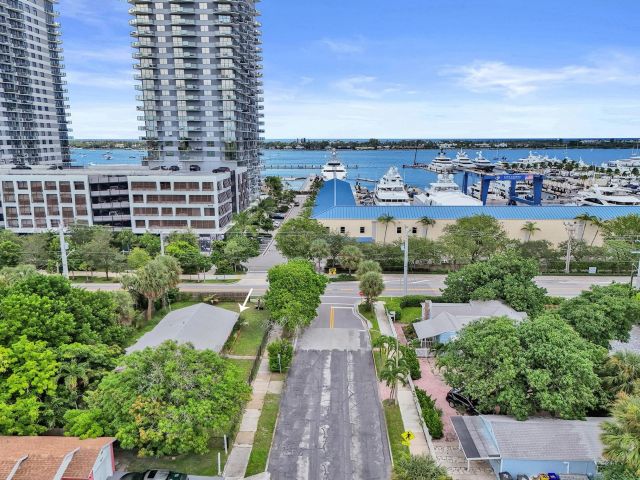 Продажа дома по адресу 401 42nd Street - фото 6603841