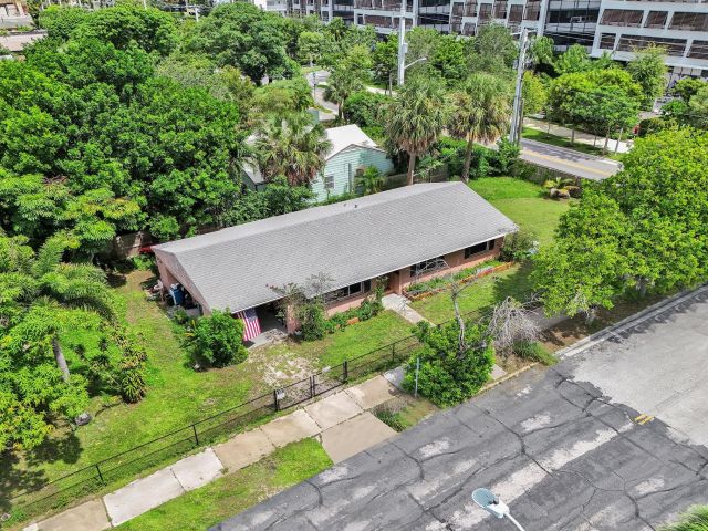 Продажа дома по адресу 401 42nd Street - фото 6603842