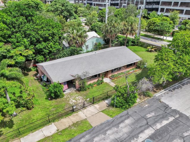 Продажа дома по адресу 401 42nd Street - фото 6603845