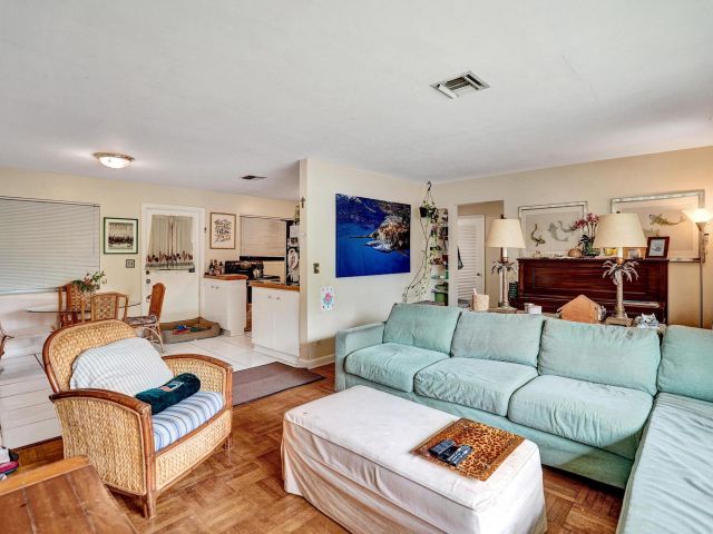 Продажа дома по адресу 401 42nd Street - фото 6603851