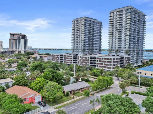 Продажа дома по адресу 401 42nd Street - фото 6603854