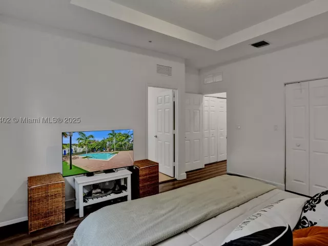 Продажа дома по адресу 136 SW 185th Way - фото 9062157