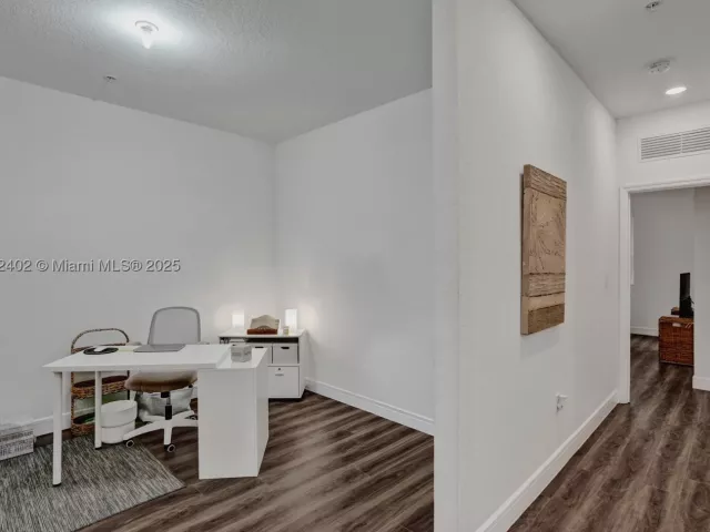 Продажа дома по адресу 136 SW 185th Way - фото 9062170